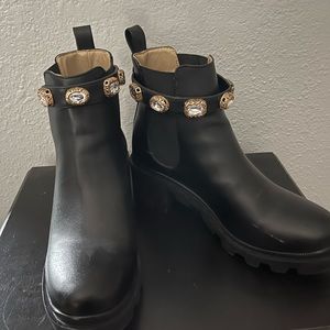 Steve Madden Amulet boot size 9